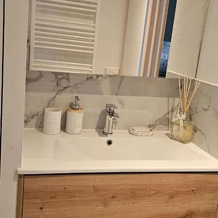 Charming In - 30 Sqm With Terrace דירה ליסא